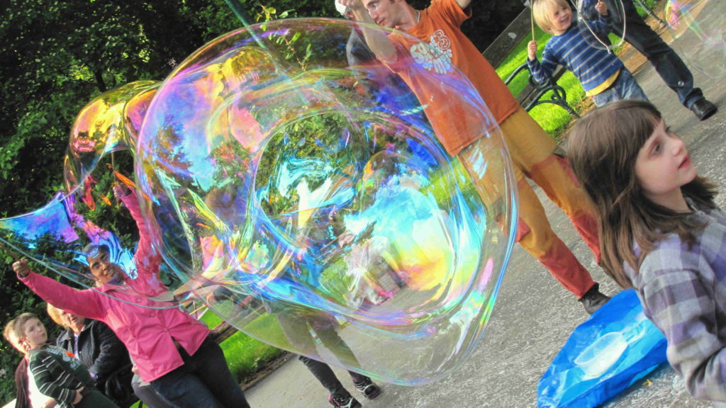 Interaktive Show mit Dr. Bubbles am Rathausplatz Steiermarkfestival